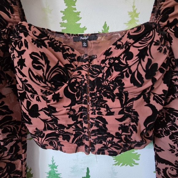 Papaya Floral Ruched Crop Top - Picture 4 of 13